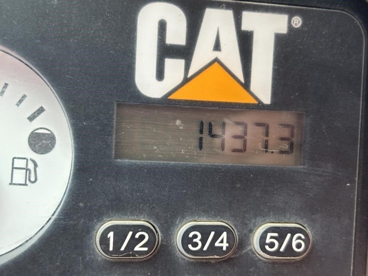 2018-caterpillar-226d-image-45