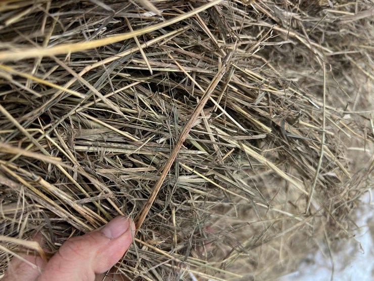 2025-john-deere-561m-image-9