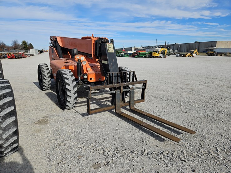 2017-jlg-8042-image-20