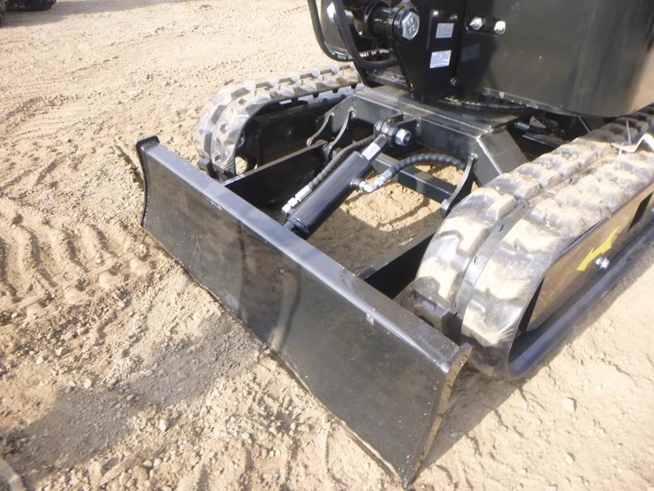 agt-h12r-hydraulic-excavator-image-15