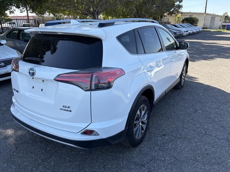 2018-toyota-rav4-image-3