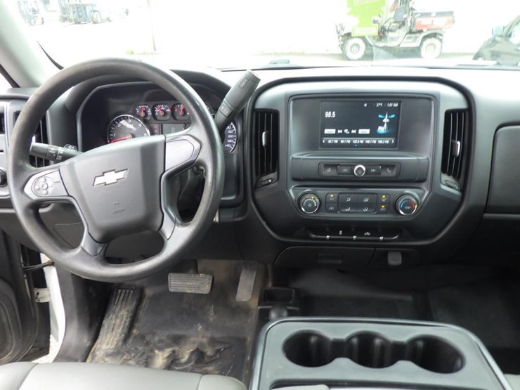 2018-chevrolet-1500-image-9