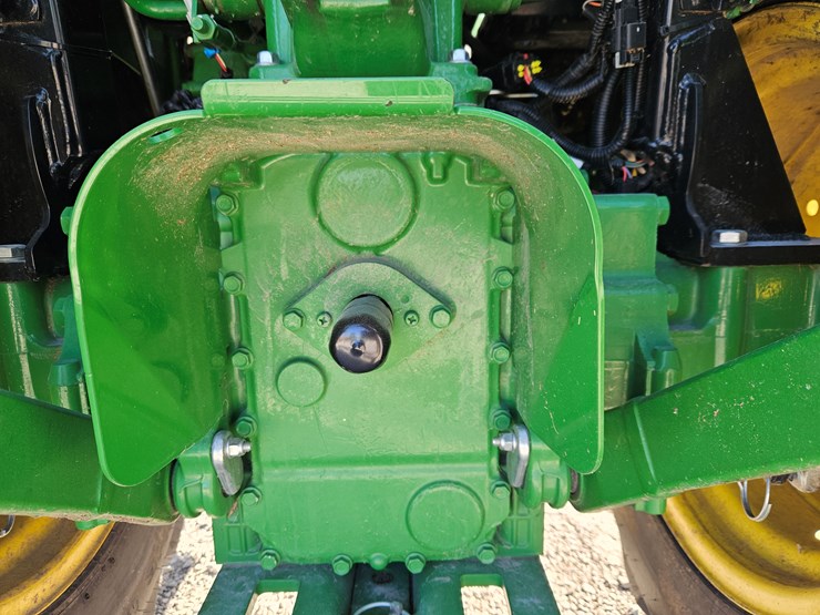 2023-john-deere-3033r-image-13