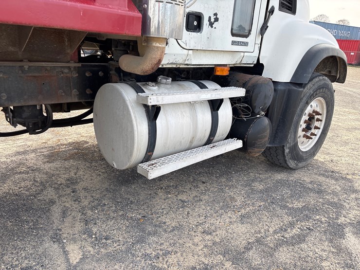 #31986-•-2007-mack-cv713-dump-truck-image-8