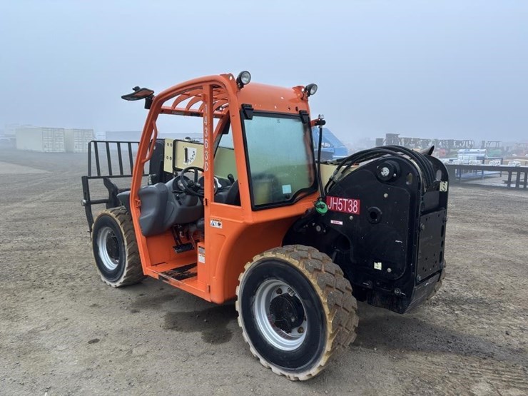 2015-jlg-g5-18a-image-4