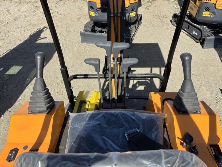 2025-vicsec-vc15-hydraulic-excavator-image-13