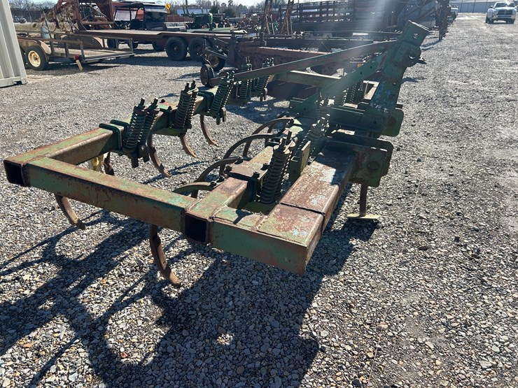 #37764-•-11'-chisel-plow-image-7