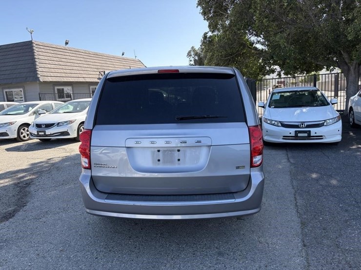 2014-dodge-grand-caravan-image-7