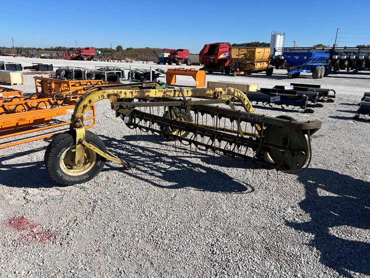 #208195-•-john-deere-rake-image-1