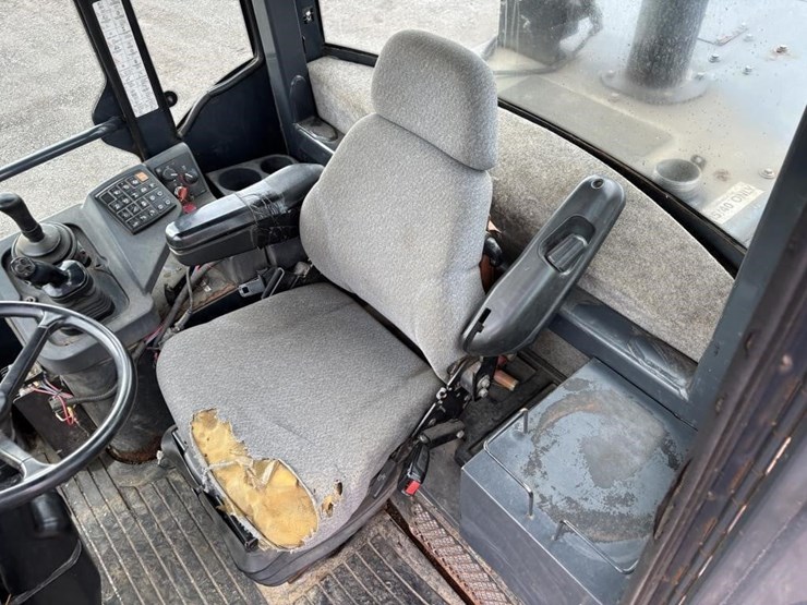 2005-deere-624j-image-33