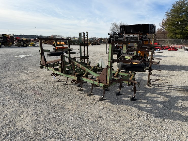 john-deere-1100-image-1