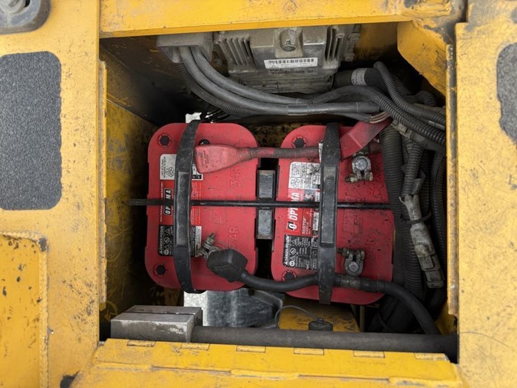 2016-volvo-blaw-knox-pf-4410b-asphalt-paver-image-11