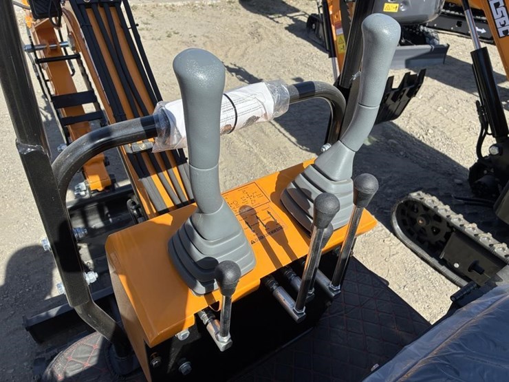 2025-vicsec-vc13-hydraulic-excavator-image-15