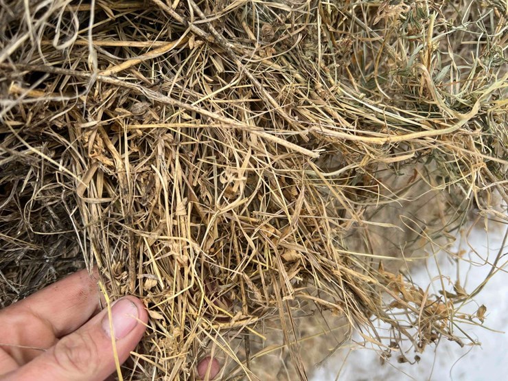 2025-john-deere-561m-image-7