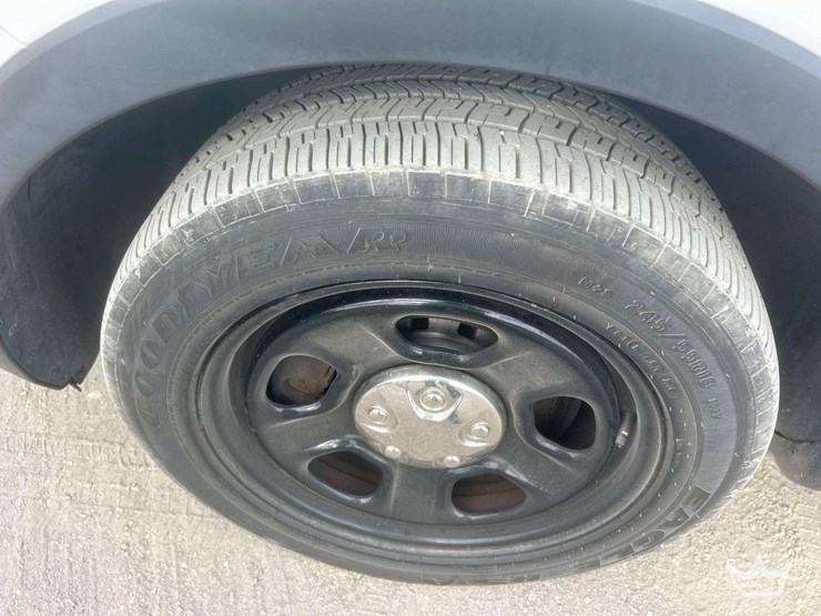 2016-ford-explorer-image-26