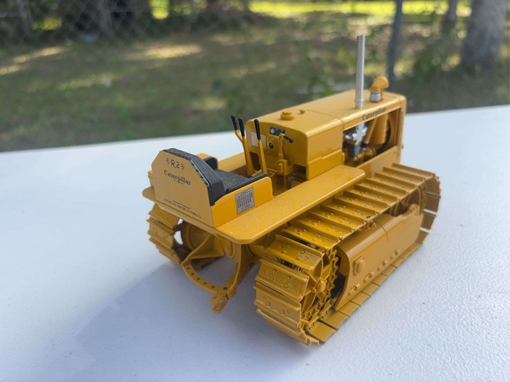 caterpillar-16-image-8