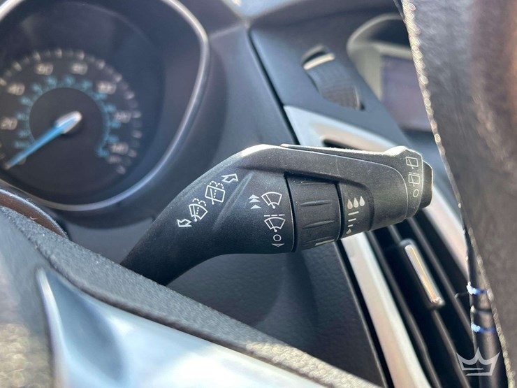 2014-ford-focus-hatchback-image-17