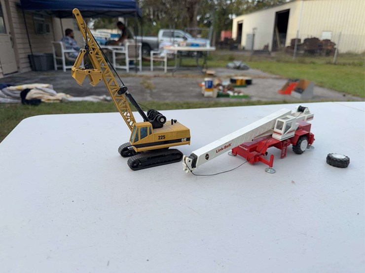 caterpillar-225-image-1