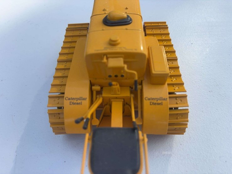 caterpillar-16-image-31