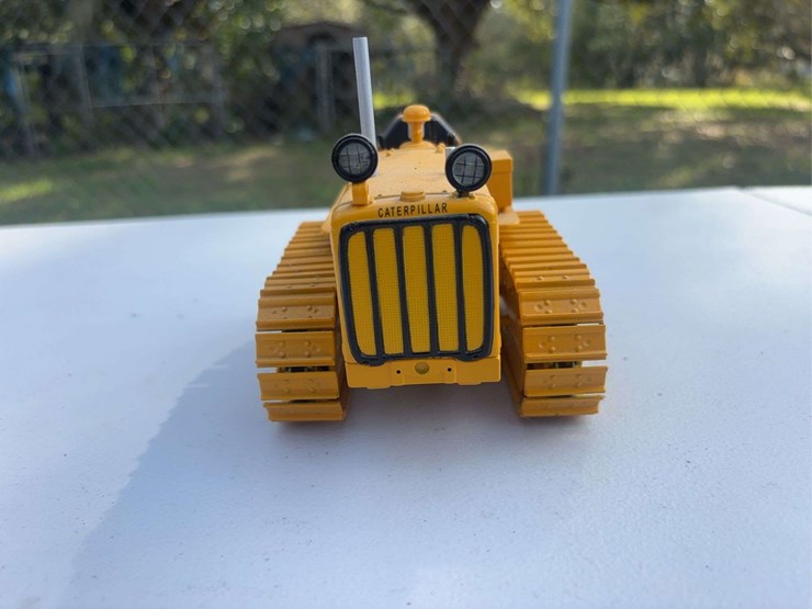 caterpillar-16-image-43