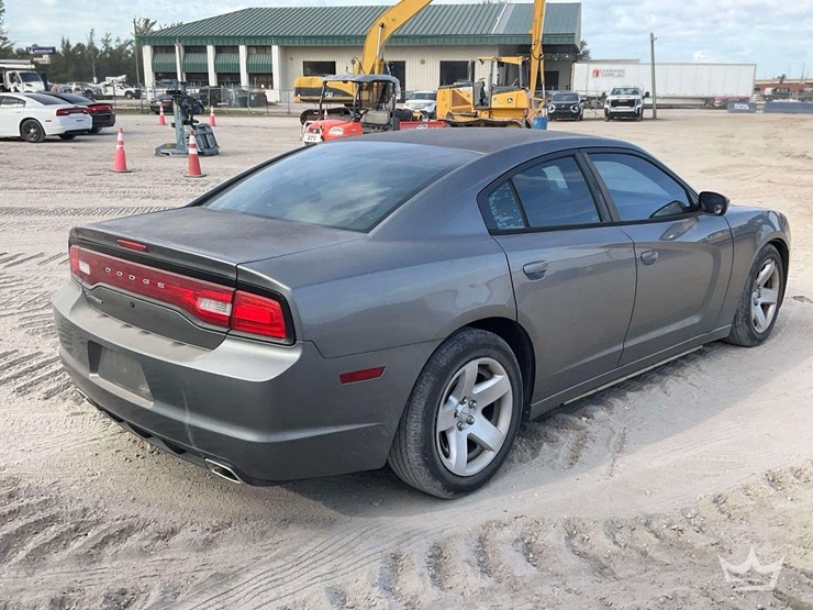 2012-dodge-charger-sedan-image-3