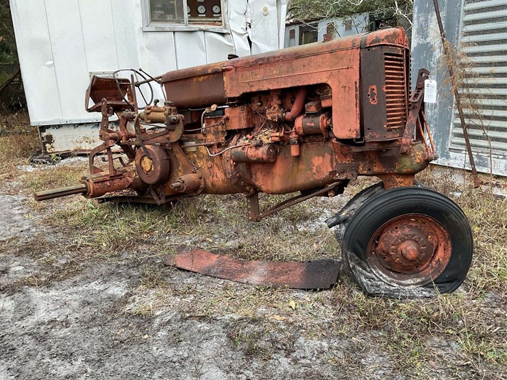 minneapolis-moline-parts-tractor-image-1