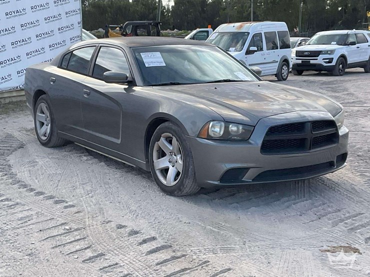 2012-dodge-charger-sedan-image-2