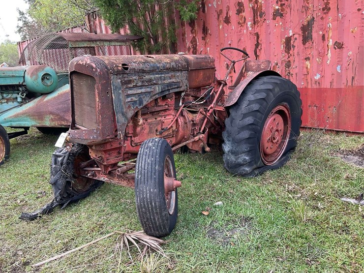 minneapolis-moline-parts-tractor-image-1