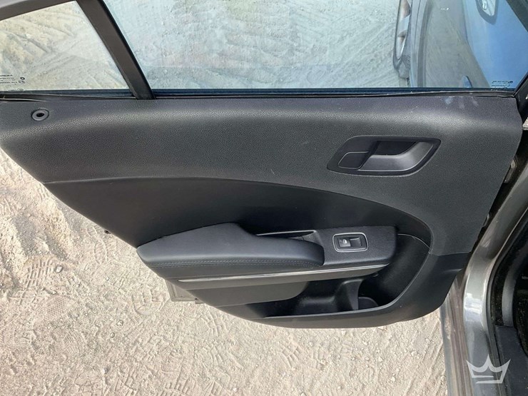 2012-dodge-charger-sedan-image-21