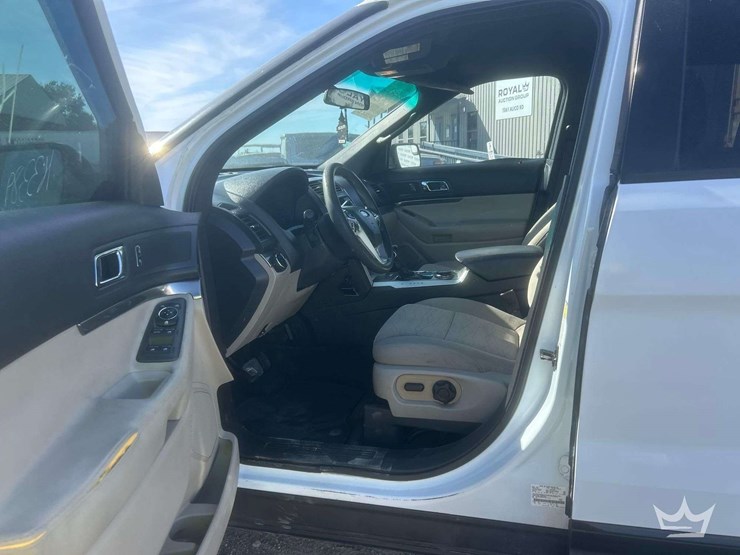 2015-ford-explorer-image-6