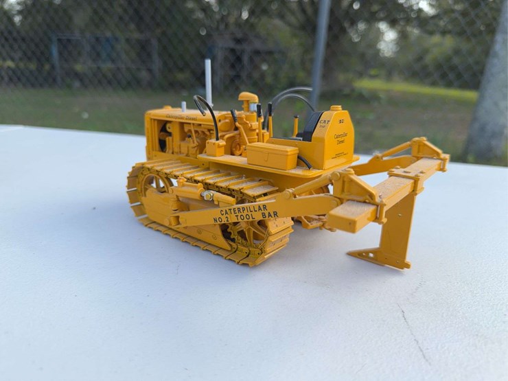 caterpillar-d2-image-5