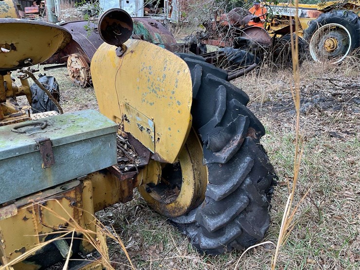 minneapolis-moline-big-mo-400m-army-tractor-image-15