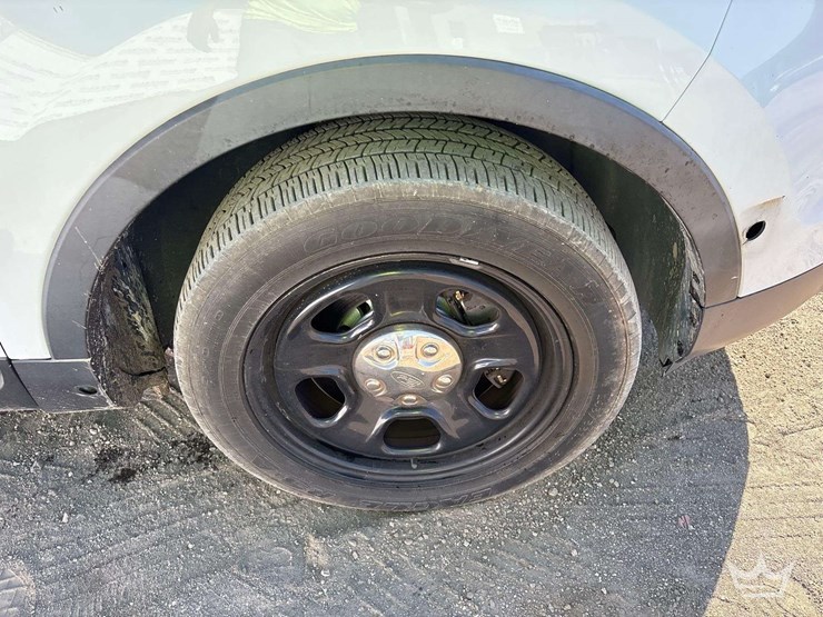 2015-ford-explorer-image-21