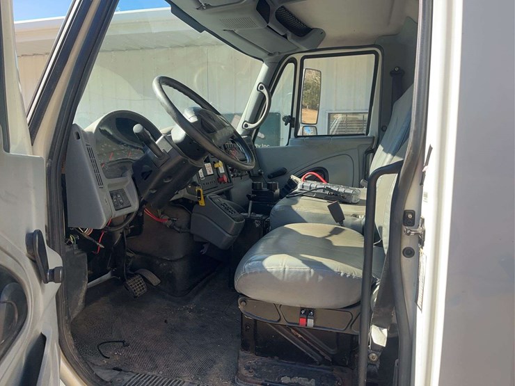 2005-international-durastar-4300-image-13