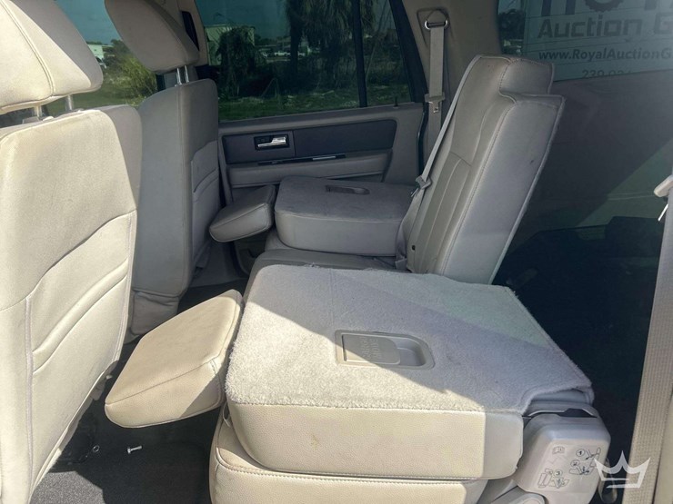 2011-ford-expedition-image-22