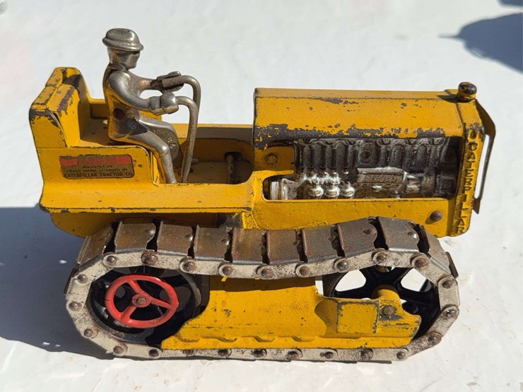 caterpillar-30-image-7