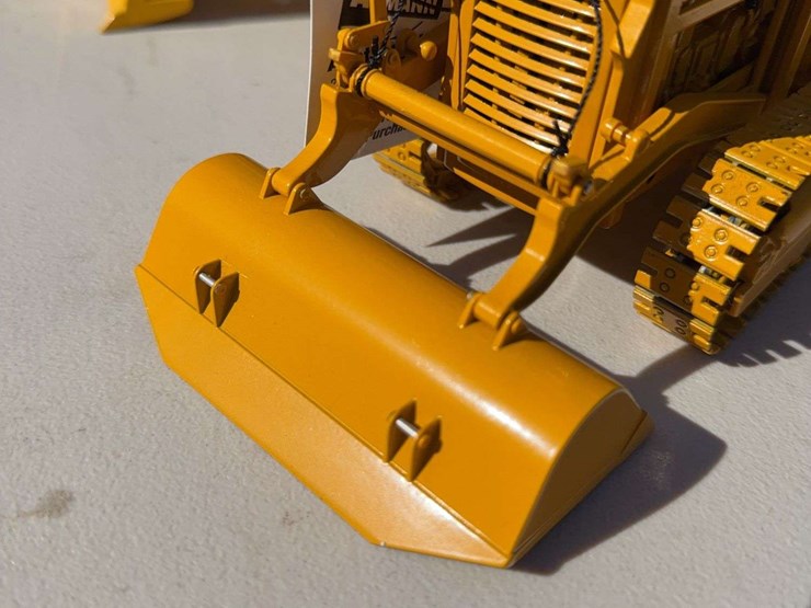 caterpillar-d2-image-12