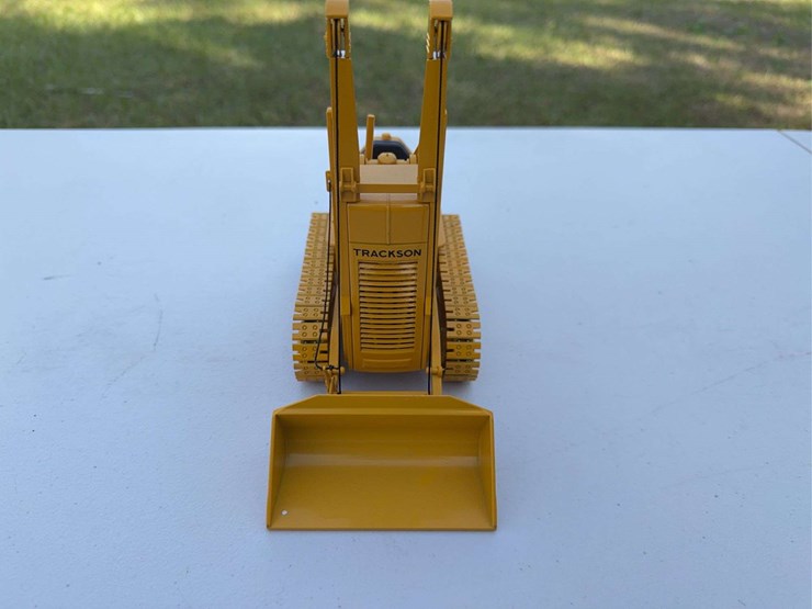 caterpillar-d2-image-10