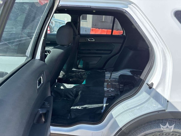 2016-ford-explorer-image-9