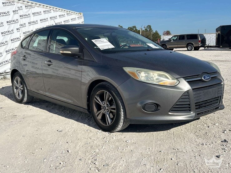 2014-ford-focus-hatchback-image-2