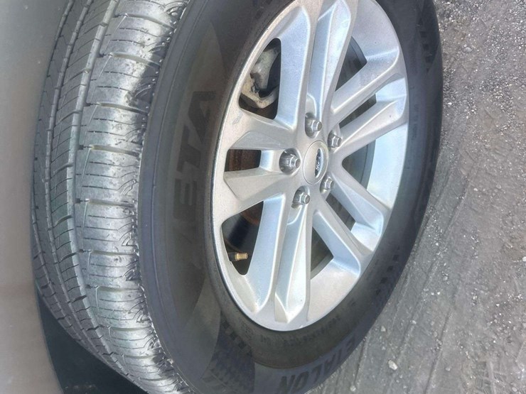 2015-ford-explorer-image-11