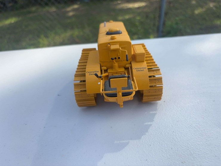 caterpillar-16-image-23