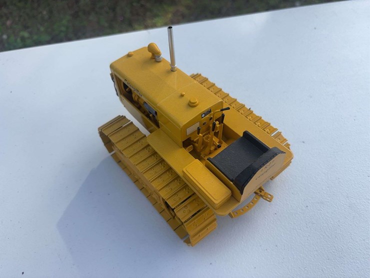 caterpillar-16-image-6