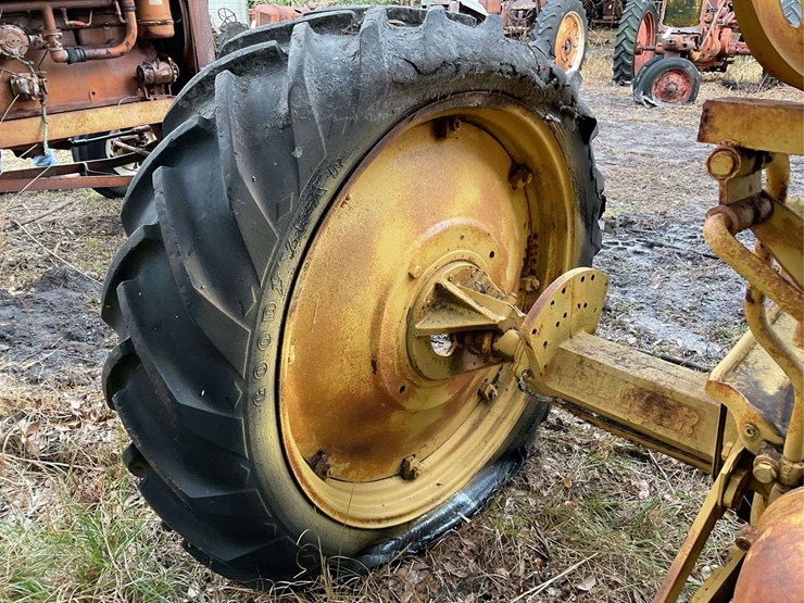 oliver-industrial-tractor-image-9