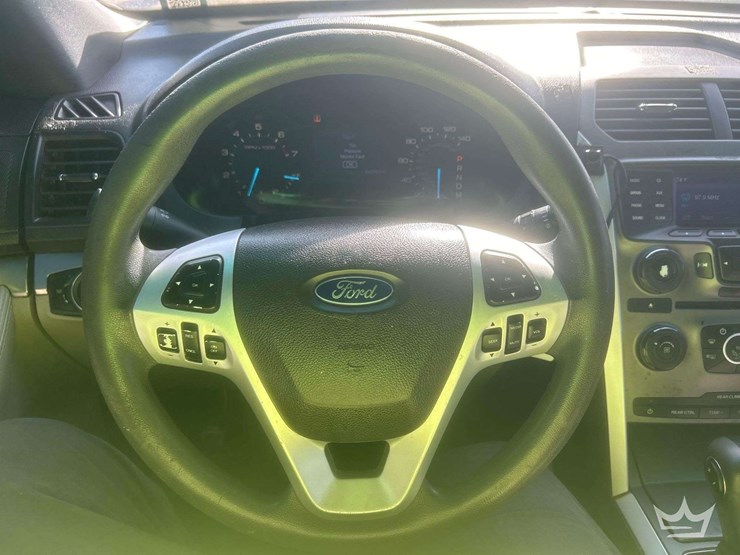 2015-ford-explorer-image-17