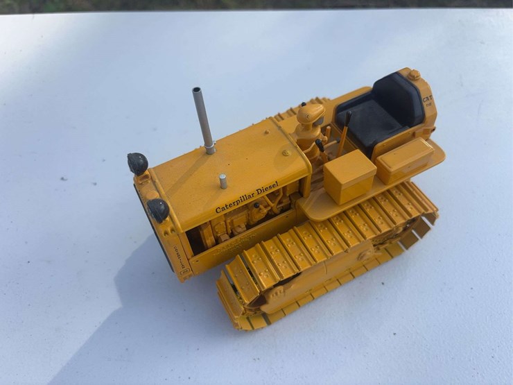 caterpillar-16-image-33