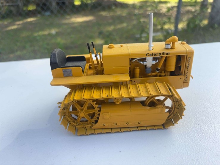 caterpillar-16-image-10