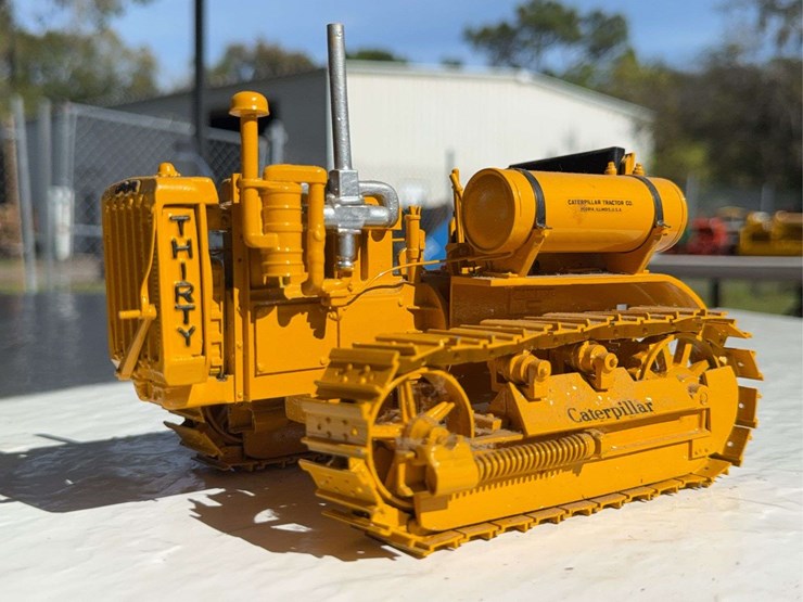 caterpillar-16-image-2