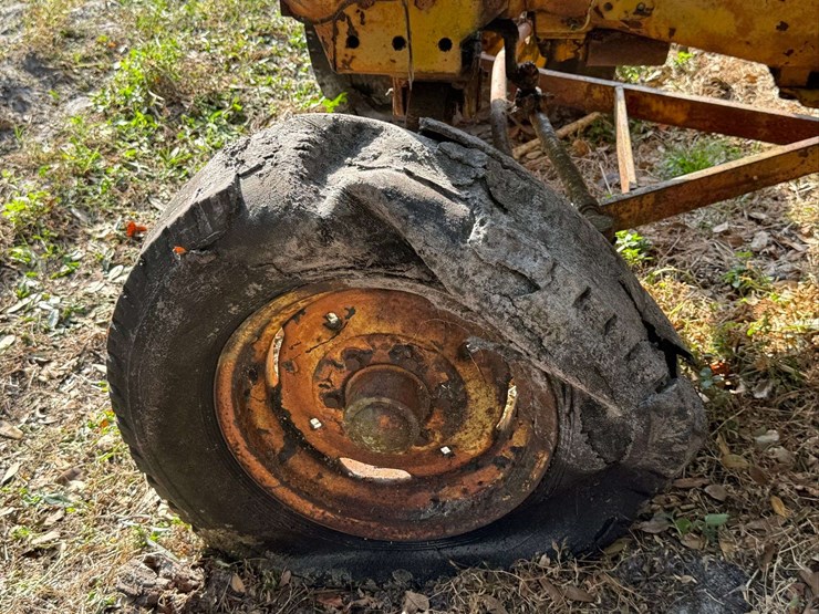 minneapolis-moline-orchard-lp-parts-tractor-image-30