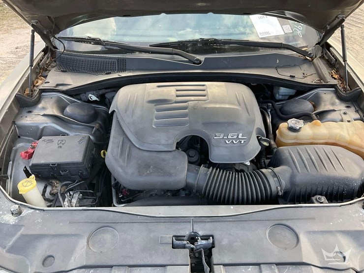 2012-dodge-charger-sedan-image-8